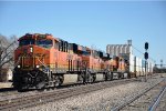 Intermodal rolls west through the curve